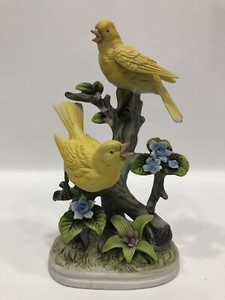 Royal Crown Robin Yellow 2 Birds Free Stand On Bark Made In Japan 8.5”Tall