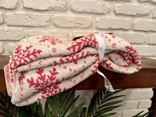 Christmas Oversized Knitted Throw Blanket 50” X 70” Snowflakes By Arctic Holiday - Picture 6 of 7