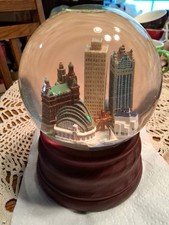Sankyo Milwaukee Wisconsin City Musical Snow Water Globe  Roll Out The Barrel