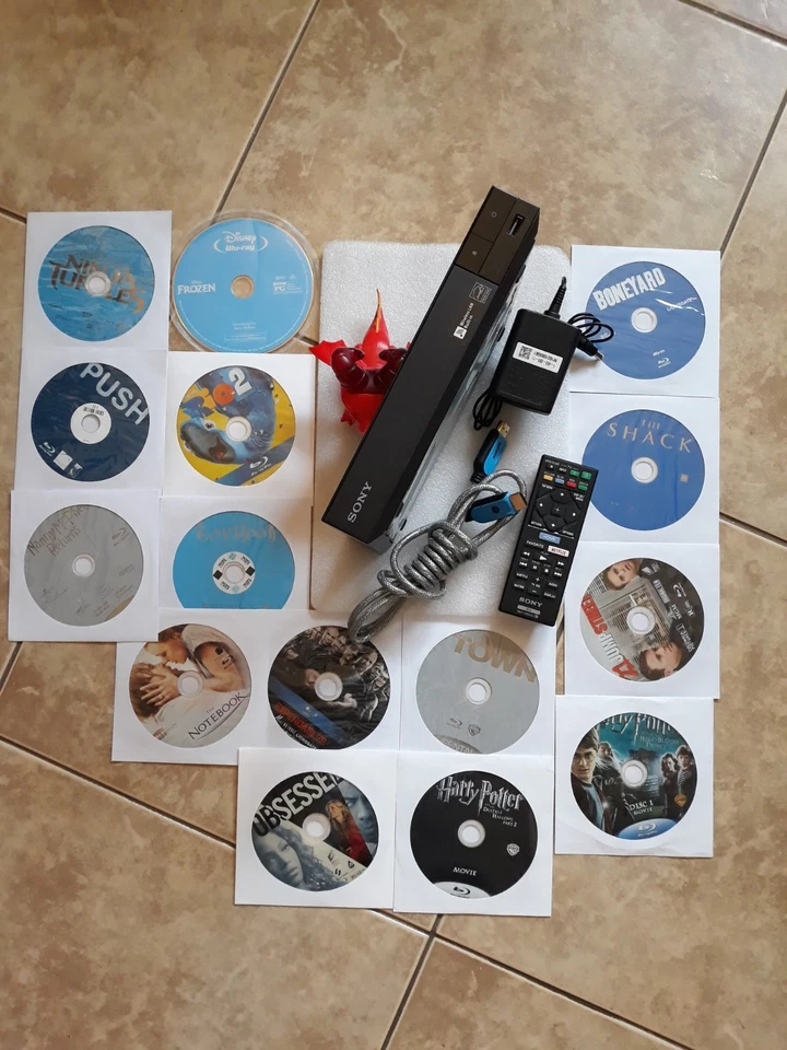 REPRODUCTOR SONY [BDP-S3700] 1080P Wi-Fi/BLU-RAY/ DVD CON CONTROL REMOTO Y 15 BLU-RAYS  Foto 2 de 4