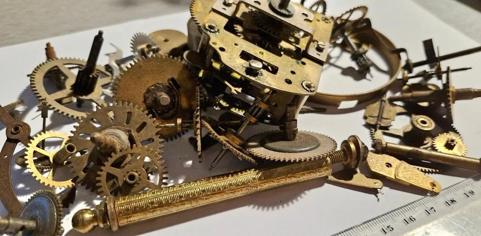 Over 500g of Clock Parts, Gears Cogs, Bezels, Plates, Brass for Steampunk Crafts - Image 4 of 4