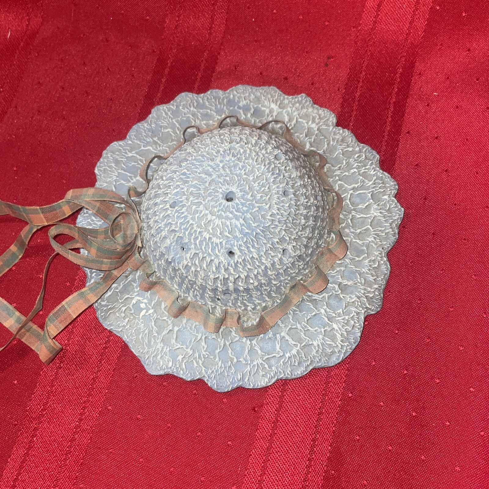 Hat Pin Holder Blue with Ribbon 6” dia. 1.75” tall no damage Vintage