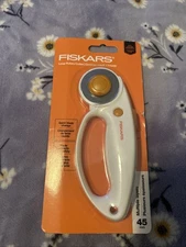 Fiskars Loop Rotary Cutter 45mm, High-Grade Steel Blade, Curved Loop-Handle