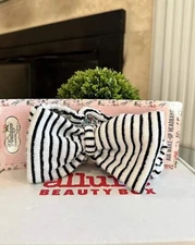 The vintage Cosmetic Company Ava Makeup headband