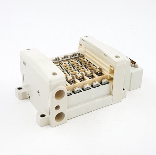 SMC VV5QC21-05C6FD3 5 Port Solenoid Valve - Picture 3 of 5