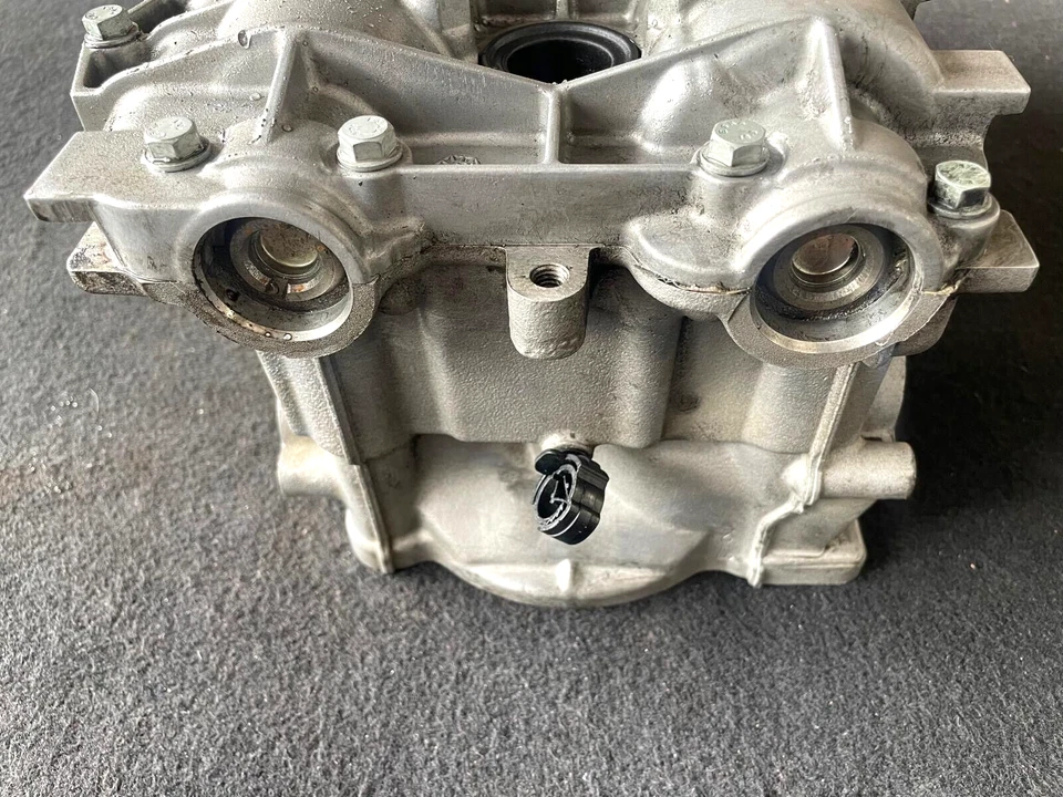 Porsche Boxster 1997-1999 2,5 L - culata lateral derecha 9961041350R OEM Foto 3 de 4