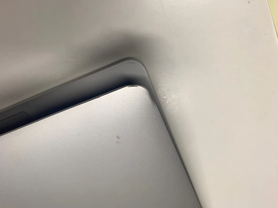 Apple MacBook Pro 13 Retina 2.3GHz i5 8GB RAM 120 GB SSD 2017 - Bild 3 von 4