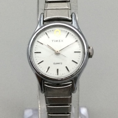 Vintage Timex Q Watch Women 21mm Silver Tone Round Stretch Band New Battery