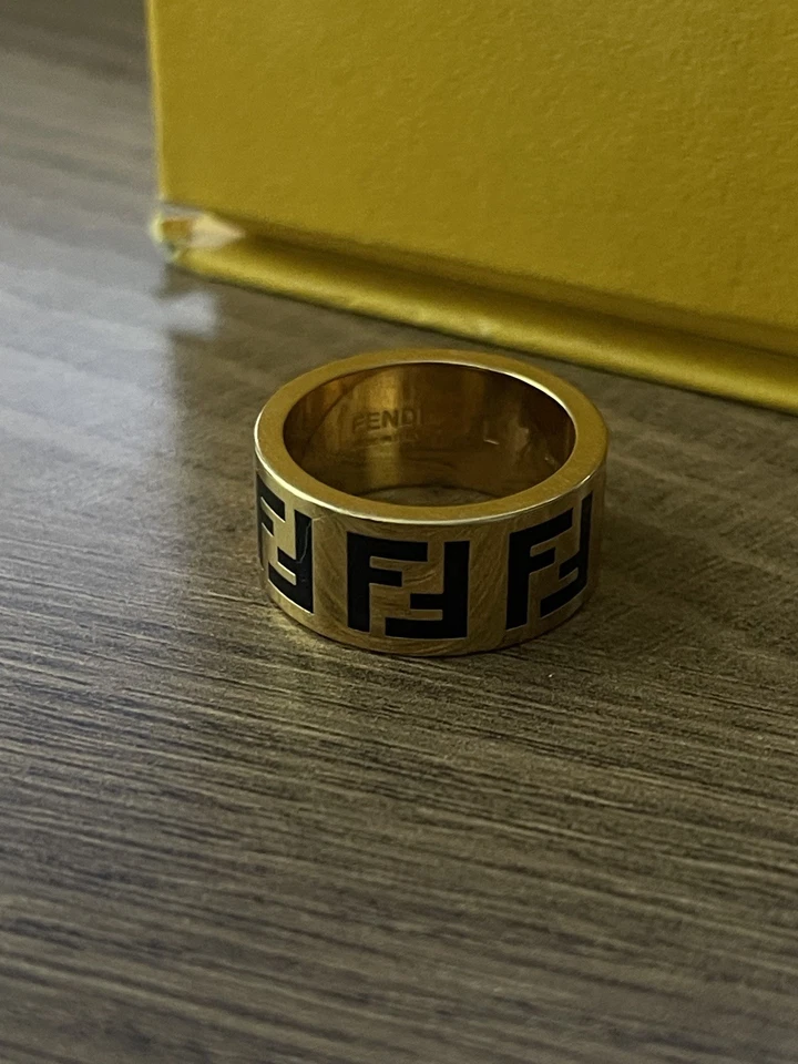 Кольцо FENDI Forever с черной эмалью золотистый металл размер 7 ювелирные изделия с коробкой - Изображение 4 из 4