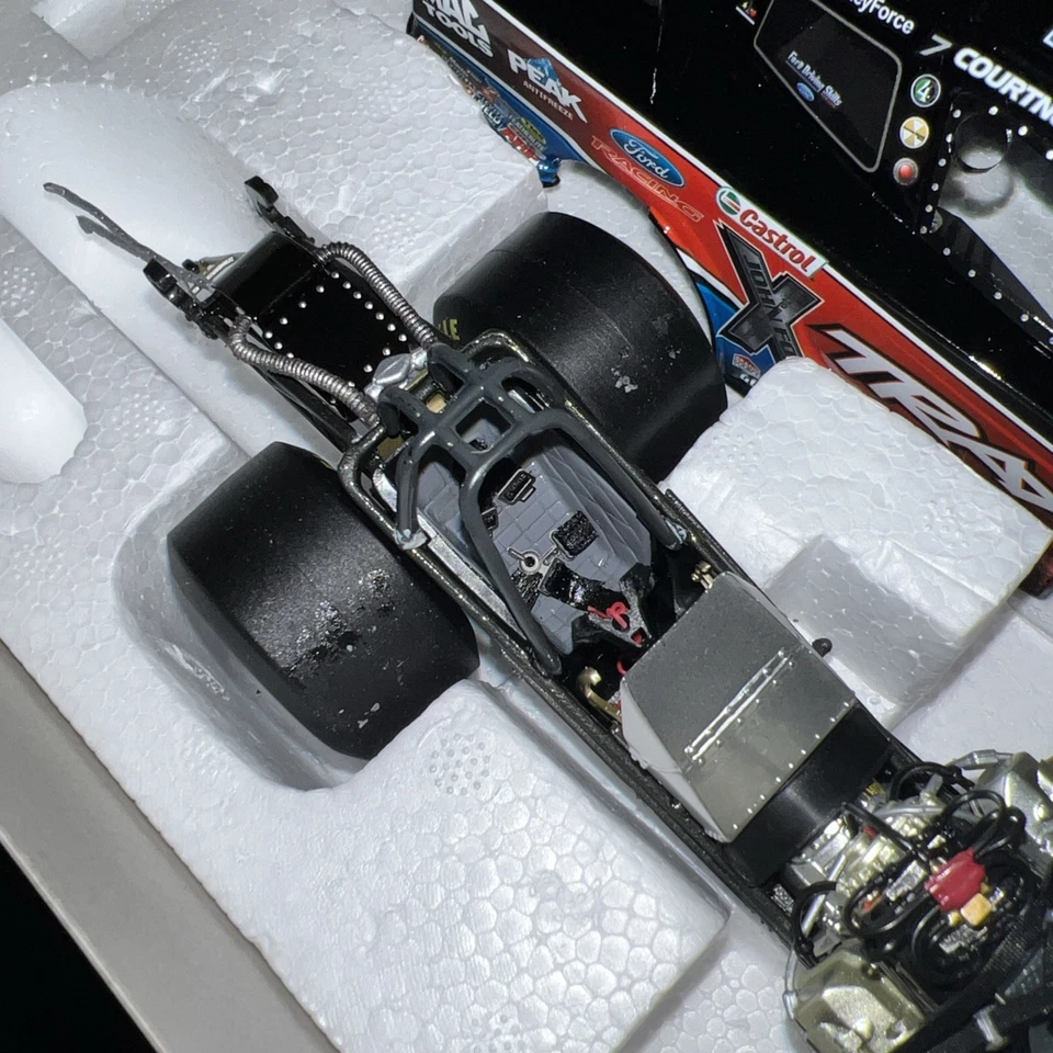 Coche divertido Courtney Force 2014 Mustang "TRAXXAS" 1/24 de Lionel Racing LE #1/717 Foto 3 de 4