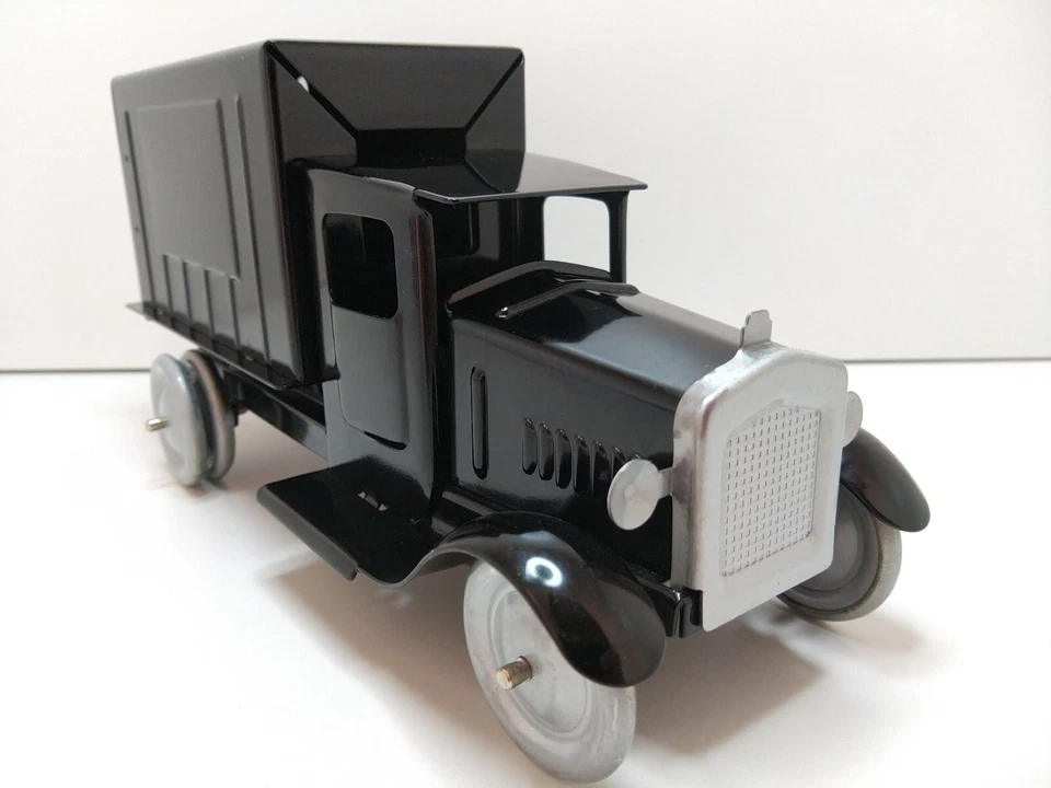 SpecCast Collectibles - Camion de livraison noir 1/20e en tôle - Photo 4/4