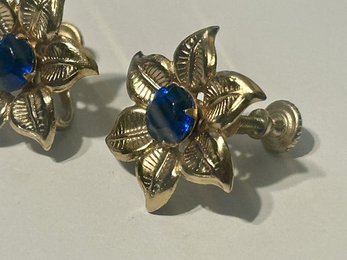 Vintage Floral Flower Clip On Earring Blue Rhinestone Gold Tone - Picture 3 of 7