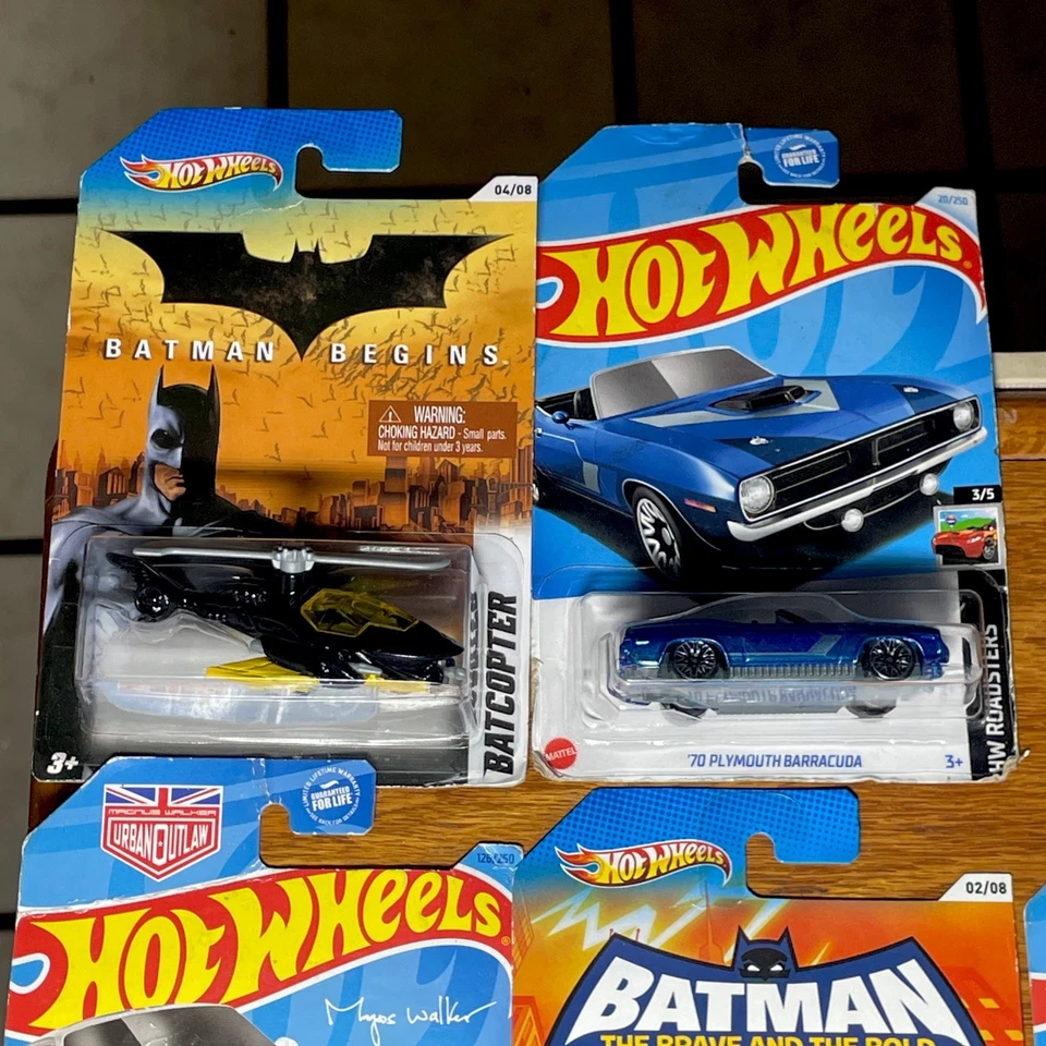 Coches y camiones fundidos a presión Hot Wheels en tarjeta nuevos en caja, revelación de color, Batman, Delorian Foto 2 de 4