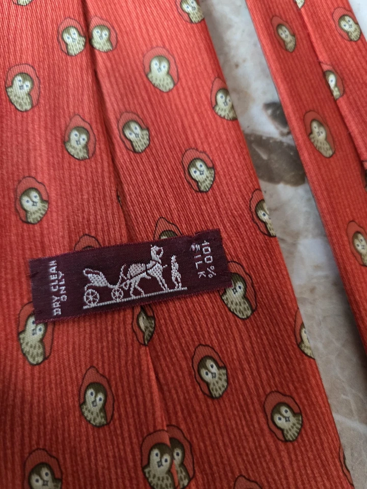 Hermes 领带 7738 OA 猫头鹰条纹红色 100% 真丝 — 第 4/4 张图片