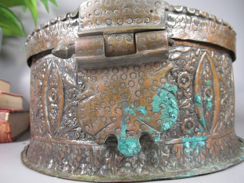 antique copper Indian Pandan Betel Nut Chapati Box Lockable and contents full - Picture 8 of 21