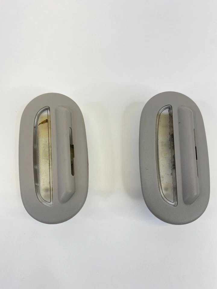 Lámpara de luz de cortesía para puerta delantera Chrysler Town & Country 2011-2016 OEM Foto 3 de 4