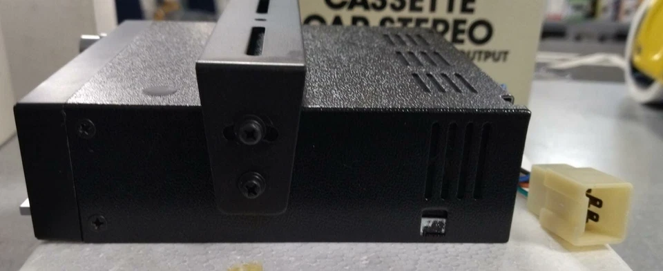 Autoradio d'epoca per veicoli d'epoca con lettore cassette uscita audio 45watt - Immagine 2 di 4