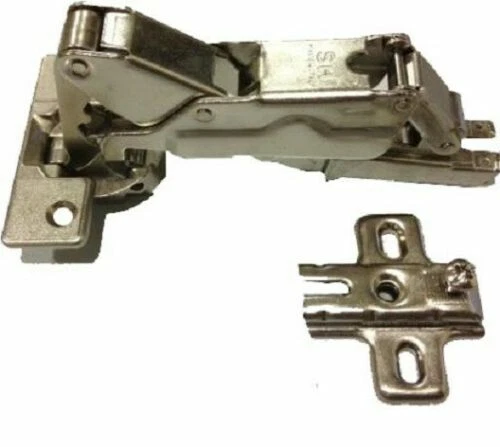 Mobili e pensili in argento per la cucina