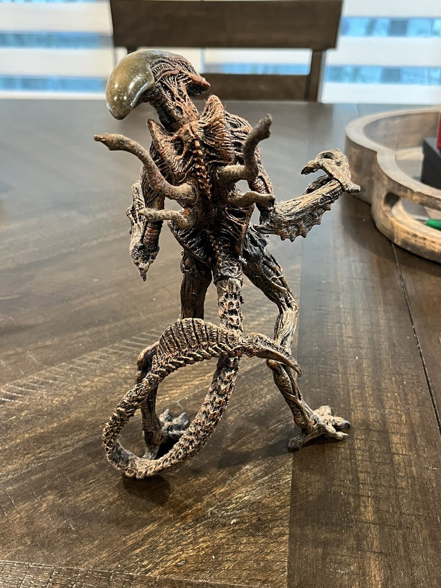 McFarlane Movie Maniacs Figure Warrior Alien Figure Alien