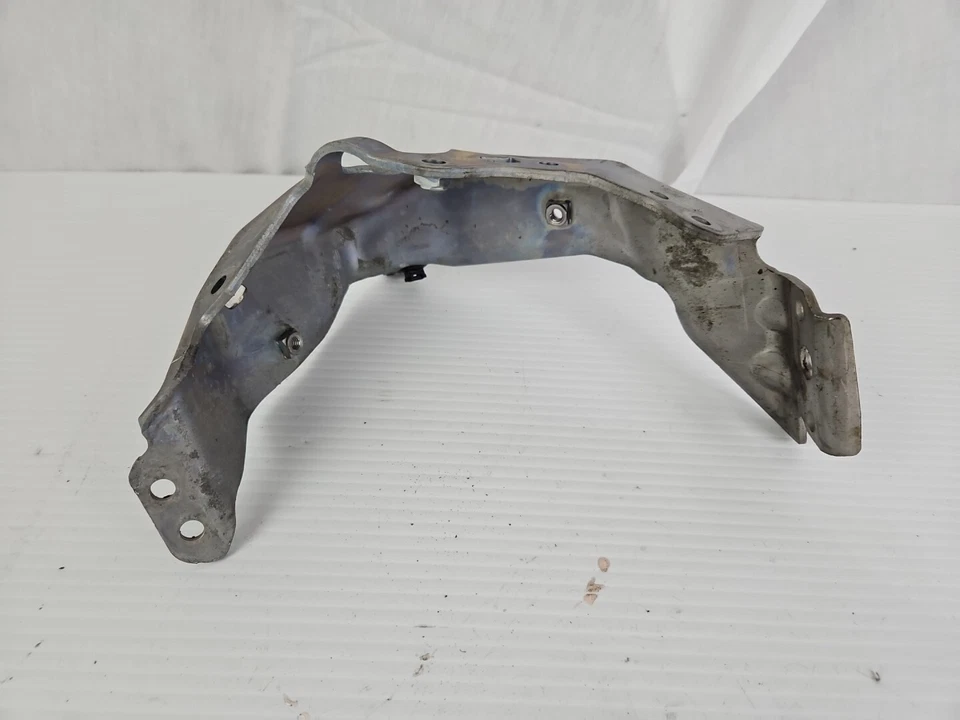 SOPORTE BOMBA COMBUSTIBLE MERCEDES W205 AMG C43 V6 3.0 GASOLINA M276.823 A2760781184 2018 Foto 2 de 3