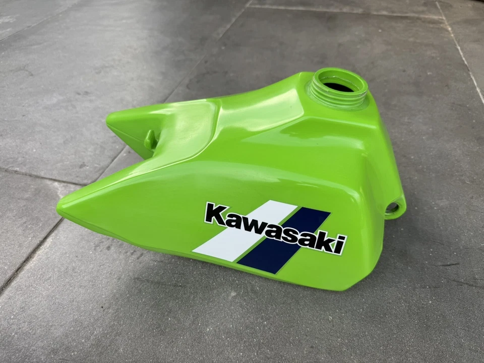 Kawasaki 1983 1984 1985 KX80 OEM usado tanque de combustible/tanque de gasolina/tanque de gasolina Foto 3 de 4
