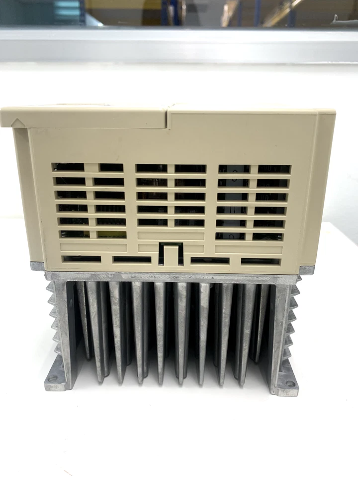 YASKAWA VS-606V7 CIMR-V7CC44P0 frequency inverter - Image 3 of 4