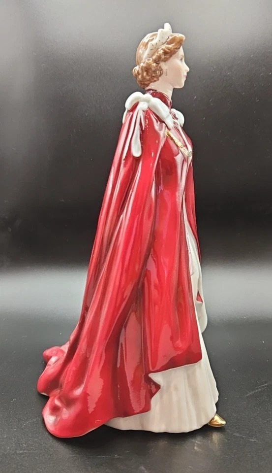 Royal Worcester Queen Elizabeth II 80th Birthday Commemorative Figure 2006 - Image 2 of 4