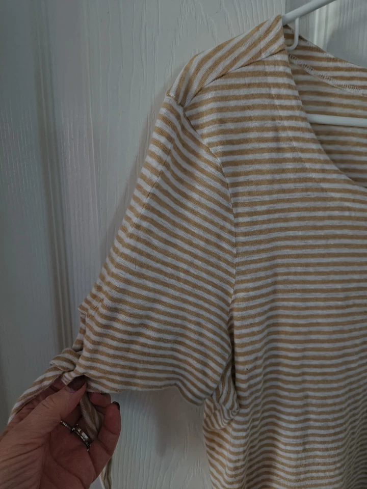 Blusa feminina Tommy Bahama tamanho L P2P 20,5 COMPRIMENTO 24 manga curta listrada  - Imagem 3 de 4