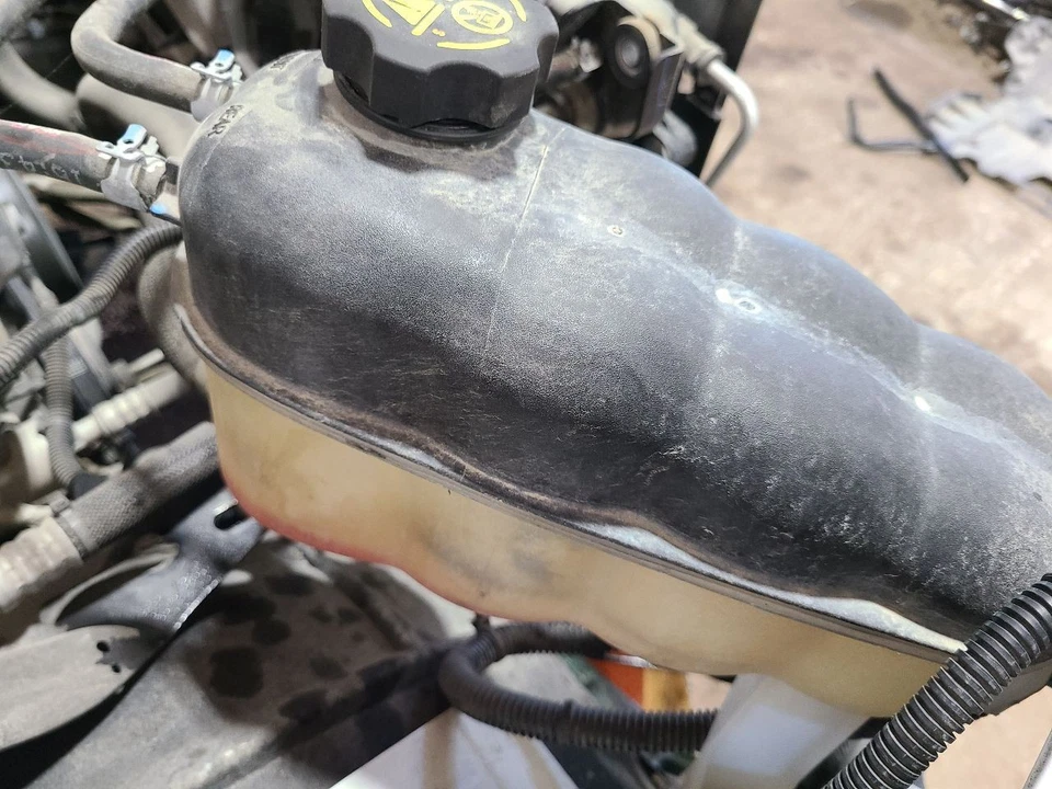 2015-2020 CADILLAC ESCALADE Coolant Reservoir 84368362 15-20 - Image 3 of 4