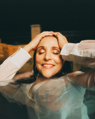 JULIA LOUIS DREYFUSS ACTRESS CELEBRITY WATER 8"x10" Photograph | eBay