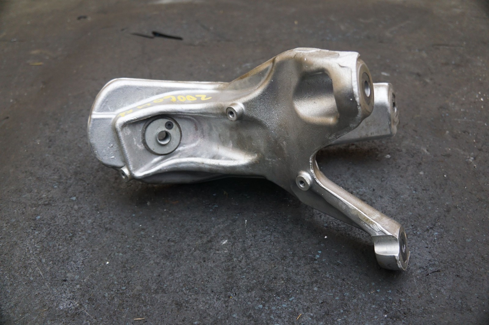 Right Passenger Side Engine Mount Arm Bracket 4S0199308B OEM Audi R8 Lms Gt4 18