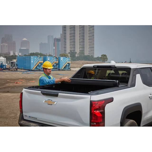 正品原始设备制造商通用 2024+ Silverado EV 软卷 Tonneau 床罩 - 86583459 — 第 3/4 张图片