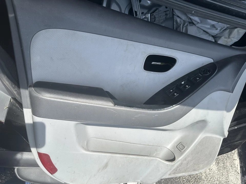 Hyundai Elantra 2008 paneles de puerta y vidrio Foto 2 de 3