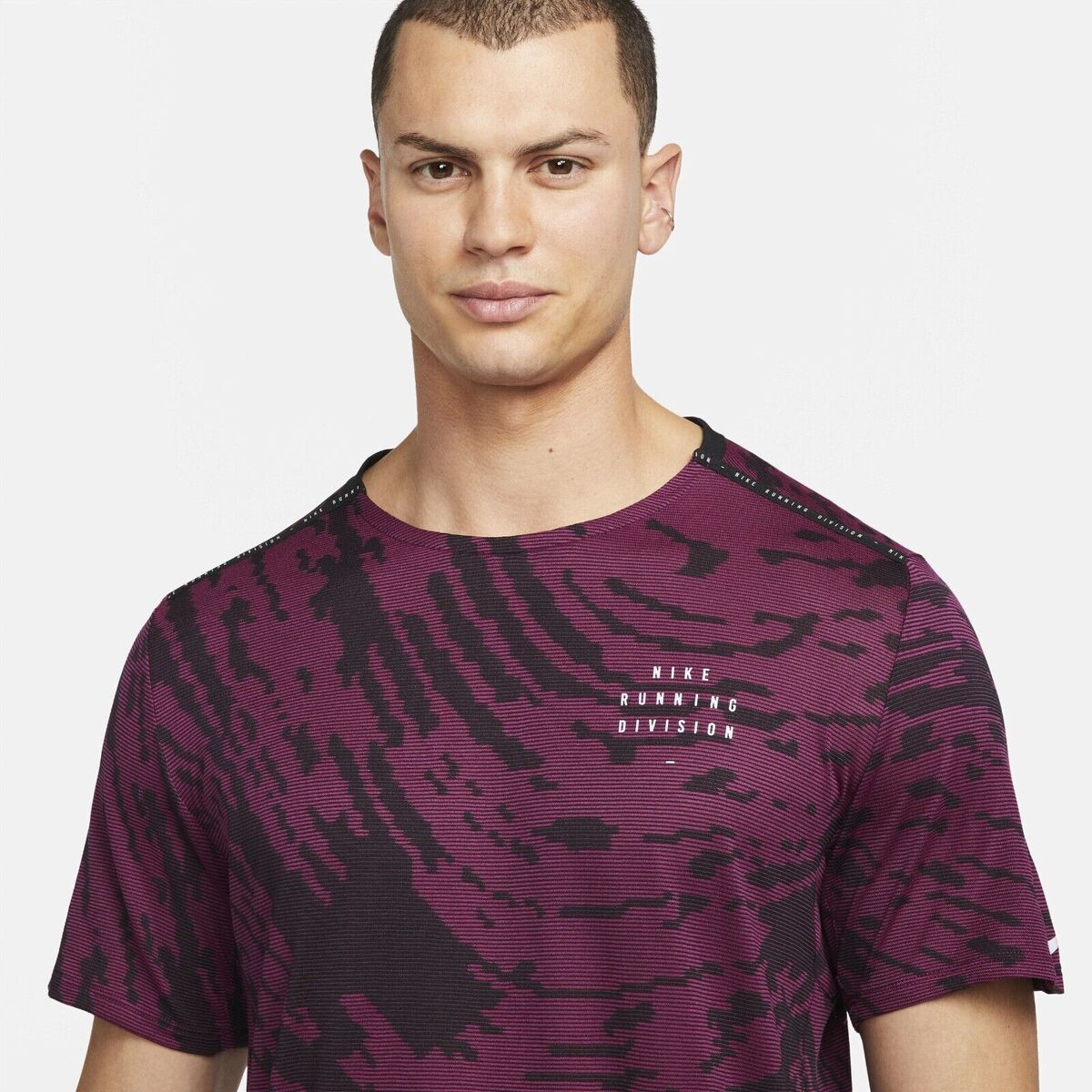 Nike Dri Fit Run Division Rise T-Shirt DM4636 610 Purple Nike Dri Fit Run Division Rise T-Shirt DM4636 610 Purple