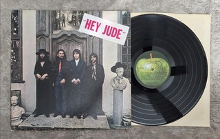 Beatles ORIGINAL U.S. 1970 'HEY JUDE' LP WITH VERY RARE SMALLER TITLE STICKER!