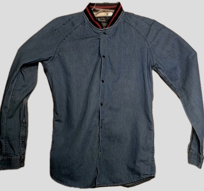 Broken Threads Chambray Light  Denim Button Up Size  Medium