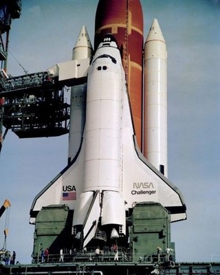 Space Shuttle Challenger - 8'' x 10'' Photo Print