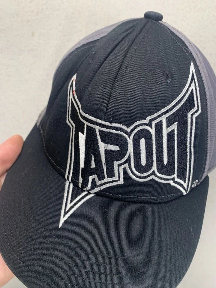 Gorra de béisbol Tapout Tek Flex Trucker para hombre talla L\XL negra gris logotipo llamativo Foto 2 de 4