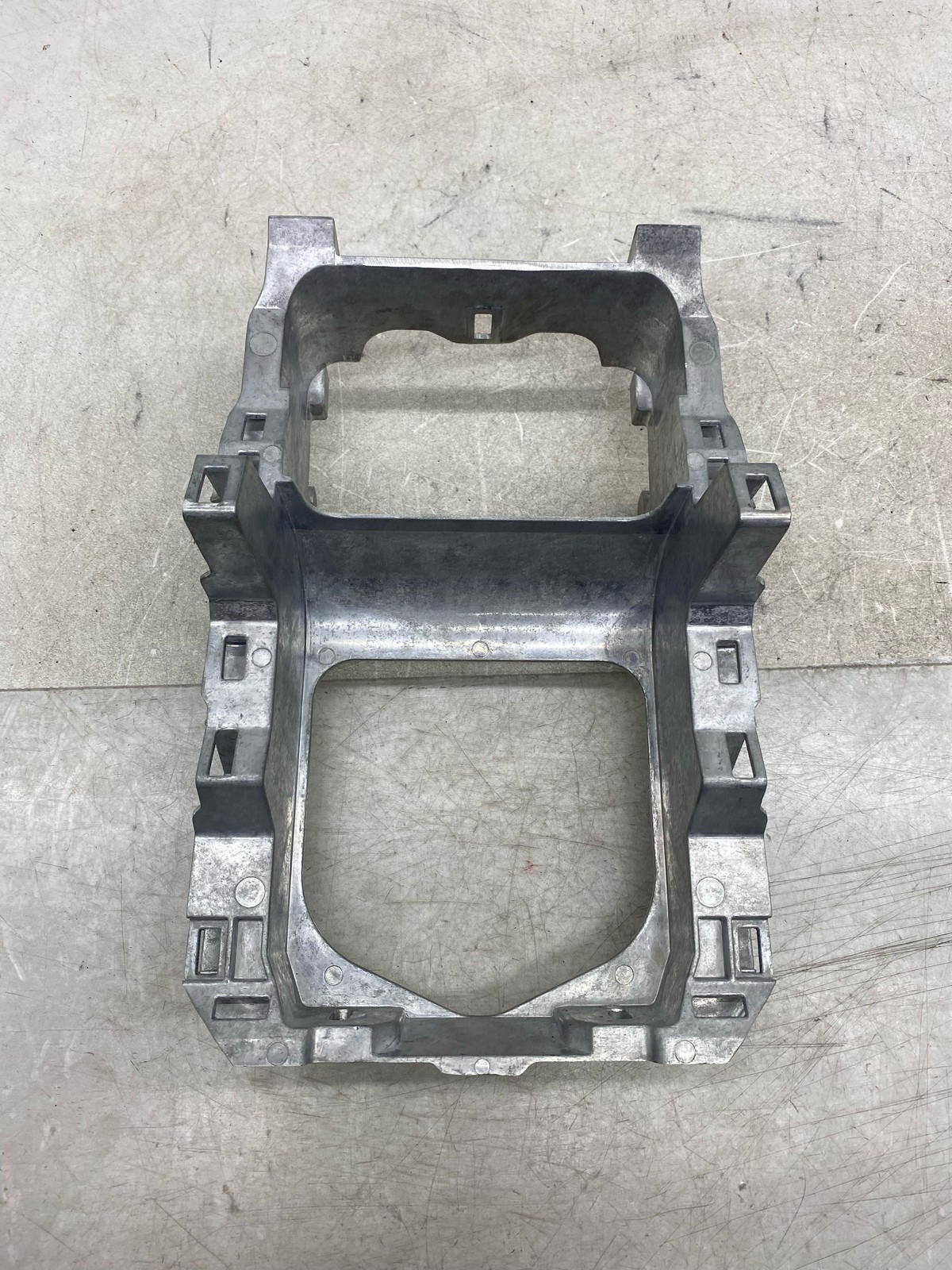 2015-2020 BENTLEY BENTAYGA OEM REAR CENTER CONSOLE ENDCAP CARRIER BRACKET
