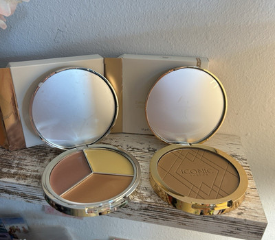 ICONIC London Dewy Glow Highlight & Ultimate Bronzing Powder.