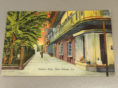 PIRATE'S ALLEY-----NEW ORLEANS LOUISIANA ---POSTCARD