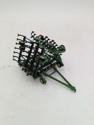 1/64 Ertl Farm Toy John Deere 2200 Field Cultivator