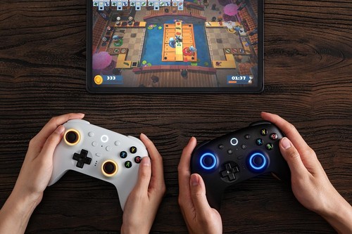 8BitDo Ultimate 2 Bluetooth Controller with Hall Effects + Charging Dock - Black - Picture 6 of 9