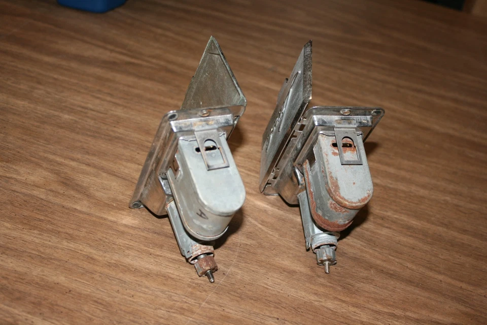 LINCOLN CONTINENTAL ASH TRAY ASSEMBLIES (2) FOR 1959, 60, & 61 - Image 4 of 4