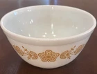 VTG Pyrex Butterfly Gold 402, 1.5 Quart Mixing Bowl Gold on White