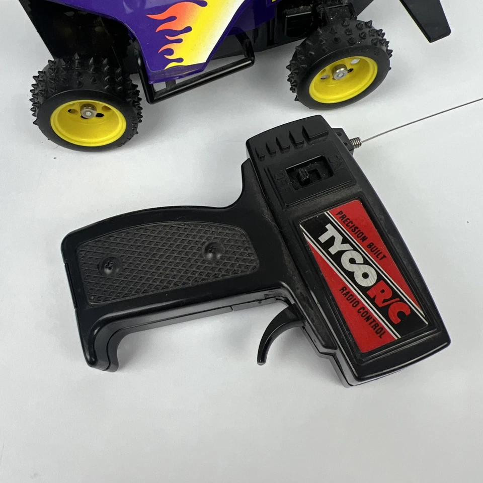 Tyco Micro Burnout RC púrpura con control remoto Foto 2 de 4