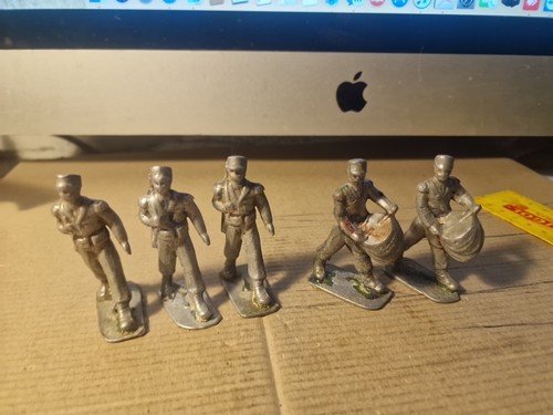 Ancienne Figurine Soldat Légionnaire Sapeur au Défilé Rare Couleur en Gris Bleu Quiralu année 1955 - Collection