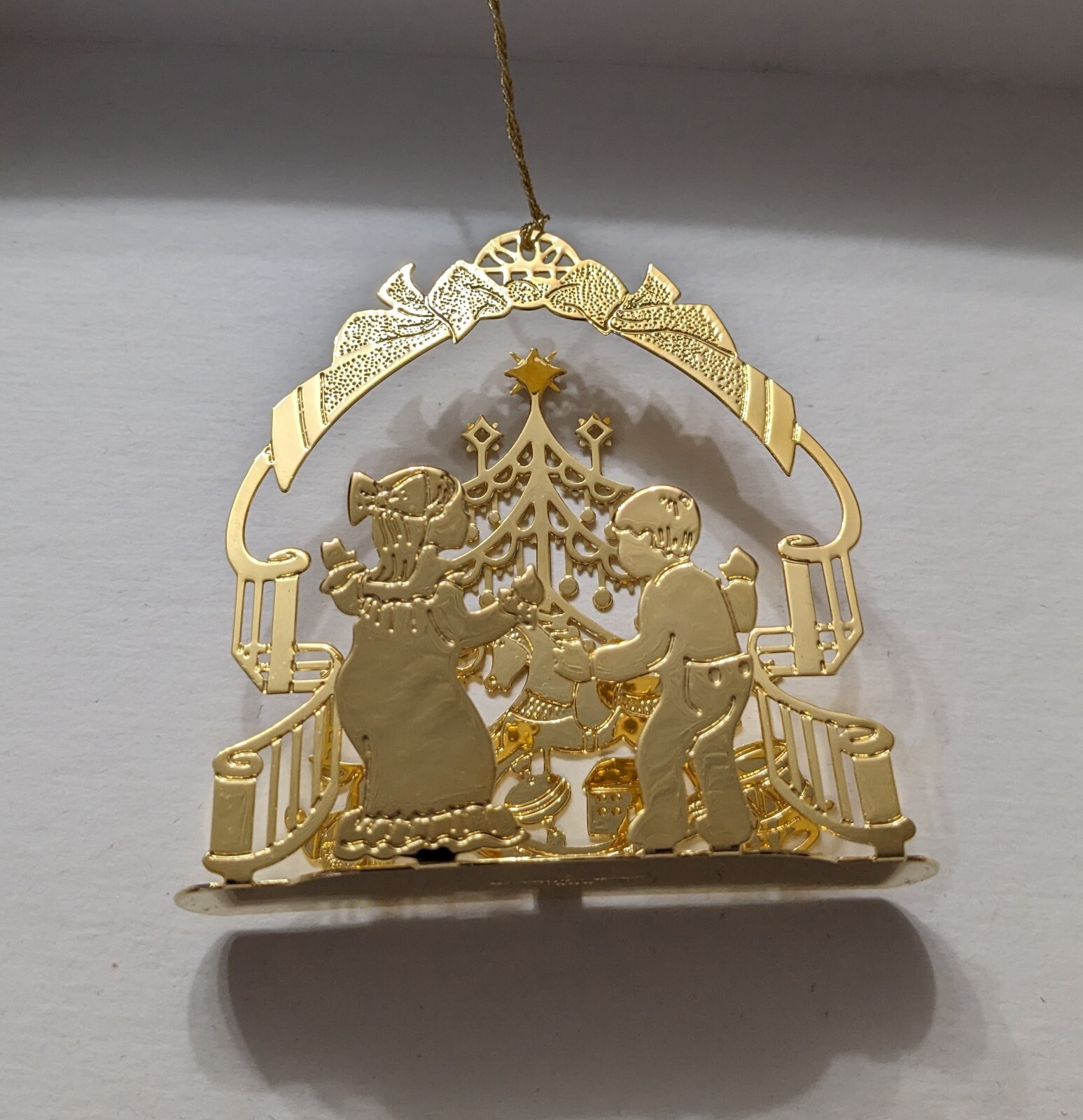 1989 The Danbury Mint Christmas Ornament "CHRISTMAS MORNING", 23k Gold