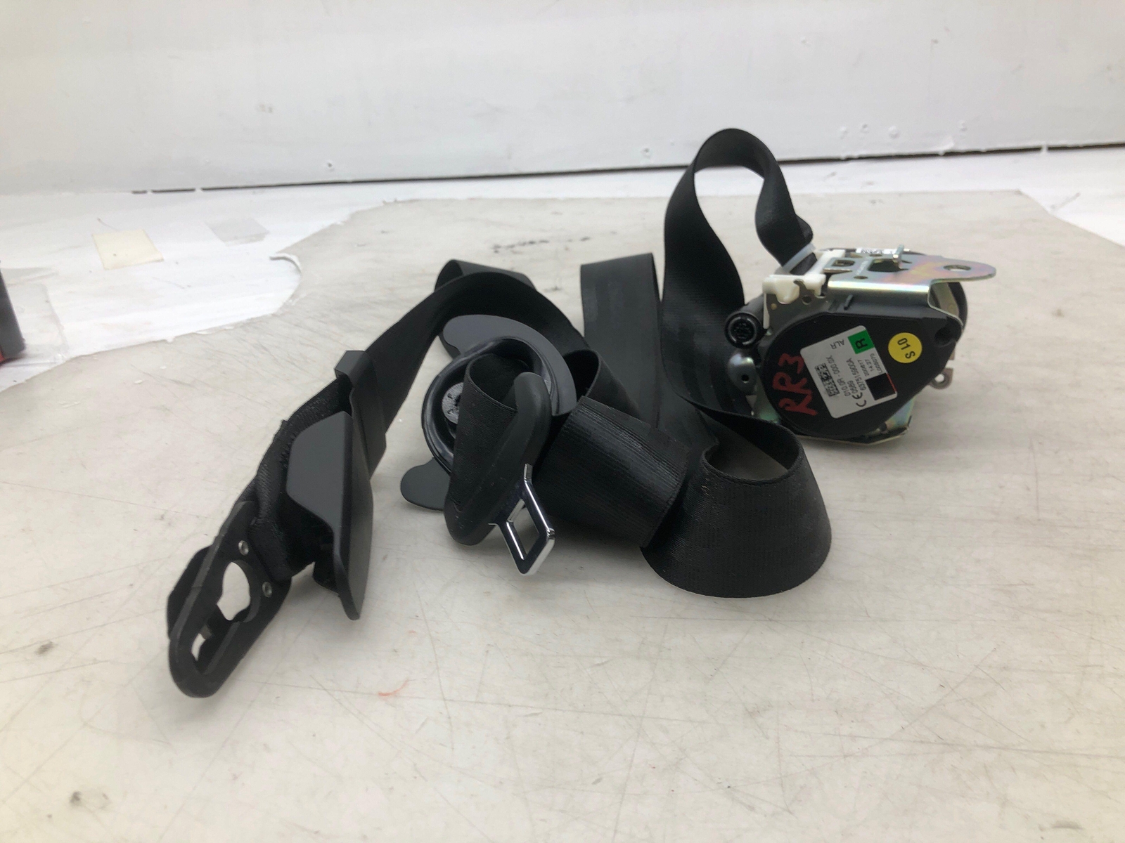 2016-2020 BENTLEY BENTAYGA 3RD ROW REAR RIGHT PASSENGER SIDE SEAT BELT RETRACTOR