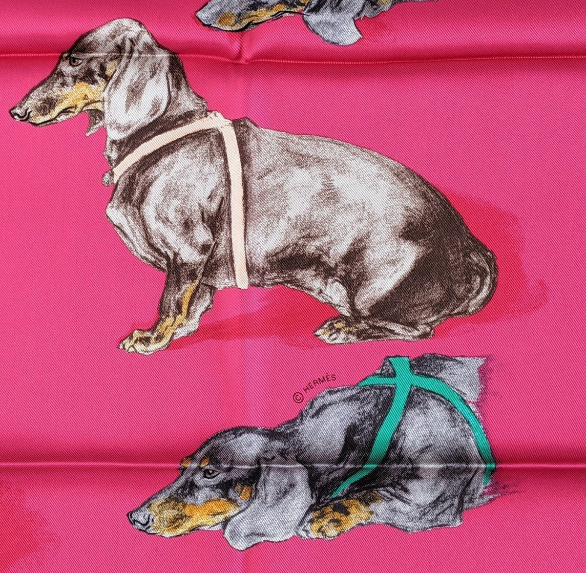 HERMES Fuchsia/Etoupe/Vert LES BASSETS de Poret Vintage Silk 70